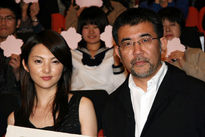 時代劇初挑戦の田中麗奈とおやじギャグに翻弄された（？）東山紀之の『山桜』舞台挨拶 画像