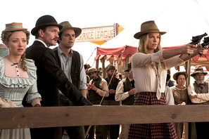 シャーリーズ・セロンVSアマンダ・セイフライド、三角関係バトル勃発？ 画像