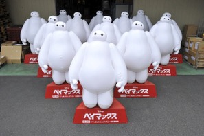 “フワぷに”ボディが触れる!? 『ベイマックス』300体が続々来日! 画像