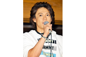 小栗旬、山田優との間に生まれた我が子は「めちゃくちゃ可愛い」 画像