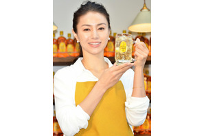 「角ハイ」CMキャラの井川遥、プライベートでも「ハイボール作って」と言われる 画像