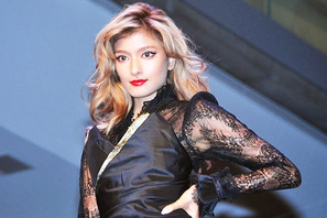 ローラが“ドラキュラ”衣装で登場! 何故か藤岡弘、への熱烈な愛を表明 画像