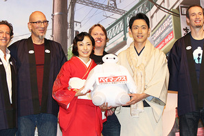 菅野美穂&小泉孝太郎、着物姿でお出迎え!ディズニー『ベイマックス』“トウキョウ”で初披露 画像