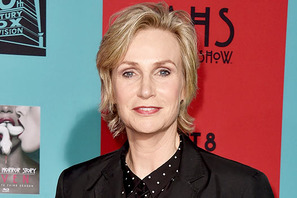 「glee」のスー先生ことジェーン・リンチ、離婚で元配偶者に多額の資産を分配へ 画像