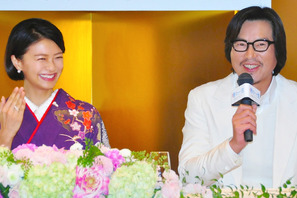 榮倉奈々と豊川悦司が結婚会見!?　話題の“足キス”「恥ずかしかった」 画像