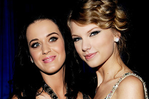 ケイティ・ペリー、スーパーボウルでテイラー・スウィフトをディスる!? 画像