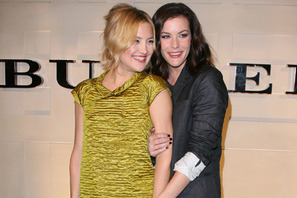 バーバリーのビバリーヒルズ店リ・オープンに、ケイト＆リヴらスターが出席 画像