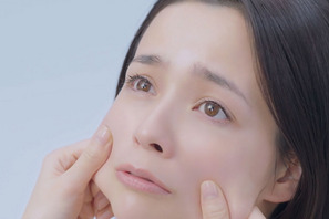 加藤ローサ、4年ぶりCMで2児の母とは思えない“ぷるぷる素肌”披露 画像