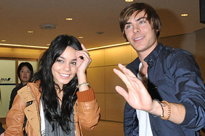 劇中だけでなくプライベートも一緒？　ザック＆ヴァネッサ揃って来日で成田熱狂 画像