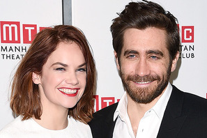 ジェイク・ギレンホール、噂の恋人との情熱的なキスシーン目撃される 画像