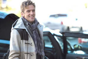 【特別映像】ドンくさいダン・スティーヴンスに注目!?『靴職人と魔法のミシン』 画像