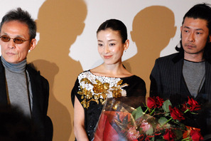 会場から祝福の声を浴びた宮沢りえ　尊敬する巨匠の新しい門出に喜びもひとしお 画像