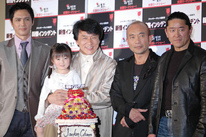 アクションを封印したジャッキー・チェン、最愛の“恋人”の祝福にデレデレ 画像