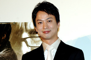 椎名桔平、一発撮りの現場に戸惑い　ゲイリー・オールドマンからはセーターのギフト！ 画像