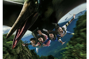 【USJ】恐竜に捕まって空を飛ぶ!? 前代未聞のフライング・コースター誕生 画像