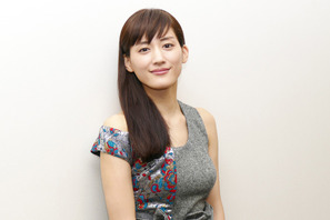 【インタビュー】綾瀬はるか、恋人の“元カノ”気になる？『ギャラクシー街道』で宇宙人役に挑戦 画像