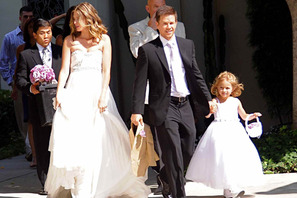 マーク・ウォールバーグが長年の恋人と、娘や息子たちに囲まれて子連れ挙式 画像