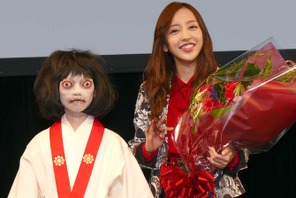 板野友美、10周年記念イベントで初主演作『のぞきめ』予告編＆主題歌を解禁！ 画像