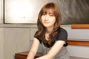 波瑠、大後寿々花と本気で取っ組み合い!?　「あんなに感情的になったのは初めて」 画像