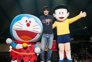 山崎まさよし、ドラえもん＆のび太の前で主題歌を初生披露「緊張した」 画像