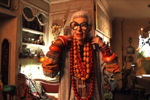 【特別映像】94歳の現役ファッションアイコン「最近の人は似た格好ばかり！個性を出さなくちゃ！」 画像