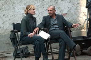 アントニオ・バンデラス、夫婦最後の2ショット!? 共演作『オートマタ』から到着 画像