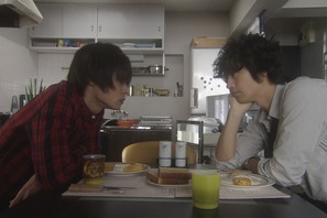 斎藤工×窪田正孝“新婚ごっこ”の未公開爆笑シーンが公開！「火村英生の推理」 画像