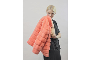 「フェンディ」からカラフルな新ファーライン登場！ストライプをエレガントに 画像