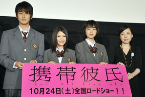素顔はしっかり者？　川島海荷、短いスカートの制服を「もう着られないのは寂しい」 画像