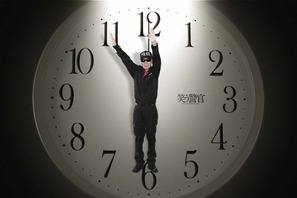 角川春樹、『笑う警官』宣伝のために自ら時計に変身して時をかける…というか刻む　 画像