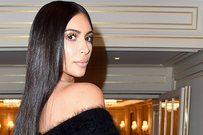 キム・カーダシアン、パリの高級レジデンスで銃を突きつけられ強盗被害に 画像