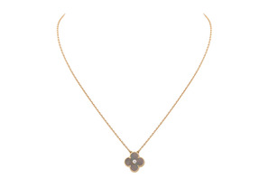 “アルハンブラ”モチーフでお馴染み「ヴァンクリーフ＆アーペル」からクリスマス限定ペンダント登場 画像