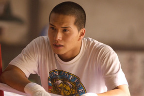 市原隼人の“セクシー半裸”画像を携帯待受にゲット！　『ボックス！』前売特典 画像