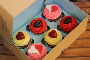 【3時のおやつ】「ローラズ・カップケーキ東京」バレンタイン限定の3つのカップケーキ登場！ 画像