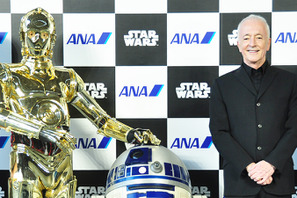 『スター・ウォーズ』C-3PO役の“伝説”アンソニー・ダニエルズが来日！ 特別機にご満悦 画像