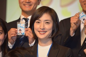 天海祐希、入社式にサプライズ登場！「プロデューサーになったら使ってね」 画像