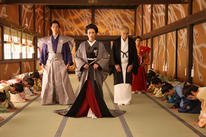 将軍様のおな〜り〜! 柴咲コウ、ついにクランクイン 『大奥』御鈴廊下で製作会見 画像