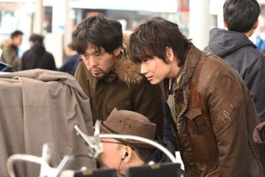 綾野剛、スタント無しの体当たり演技に注目！ 「フランケンシュタインの恋」メイキング動画 画像