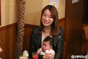 鈴木亜美、生後2か月半の息子と登場 「ダウンタウンなう」 画像