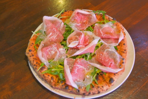 伝説のナポリピッツァを堪能！ 4年連続ミシュラン獲得「ラ・ピッコラ・ターヴォラ」 画像