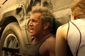 メル・ギブソン、娘のために命を賭ける！『ブラッド・ファーザー』絶対絶命の本編映像 画像