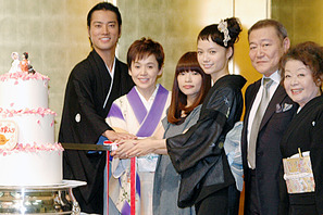 桐谷健太の熱烈求愛に大竹しのぶ引き気味？　宮崎あおいからは「たまに会うと良い人」 画像