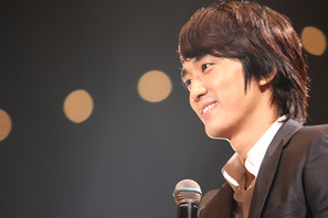 ソン・スンホン来日ファンミーティングに1万人熱狂！　松嶋菜々子からメッセージも 画像