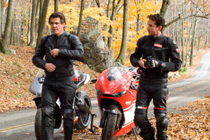 シャイア・ラブーフがバイクで魅せる! 『ウォール・ストリート』本編映像が到着 画像