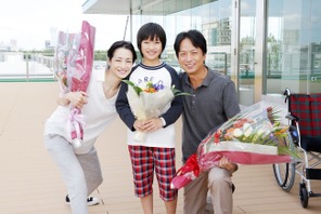 椎名桔平＆りょう“橘一家”クランクアップ！「コード・ブルー」 画像