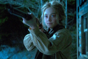 ダコタ・ファニング、ガイ・ピアースに追われる身に!?『ブリムストーン』公開決定 画像