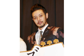 オダギリジョー、共演者のベタ褒めに恐縮「今度、お食事でも…」 画像