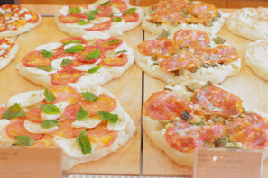 ピザよりヘルシーな「ピンサ」が日本初上陸！ 原宿で流行の味を 画像