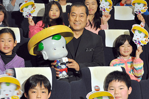 松平健、家でもカミナリオヤジ？　『豆富小僧』親子試写会で子育て語る 画像