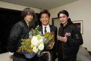 木村拓哉、「BG」クランクアップに「信じられない気持ち」斎藤＆間宮がサプライズ登場！ 画像